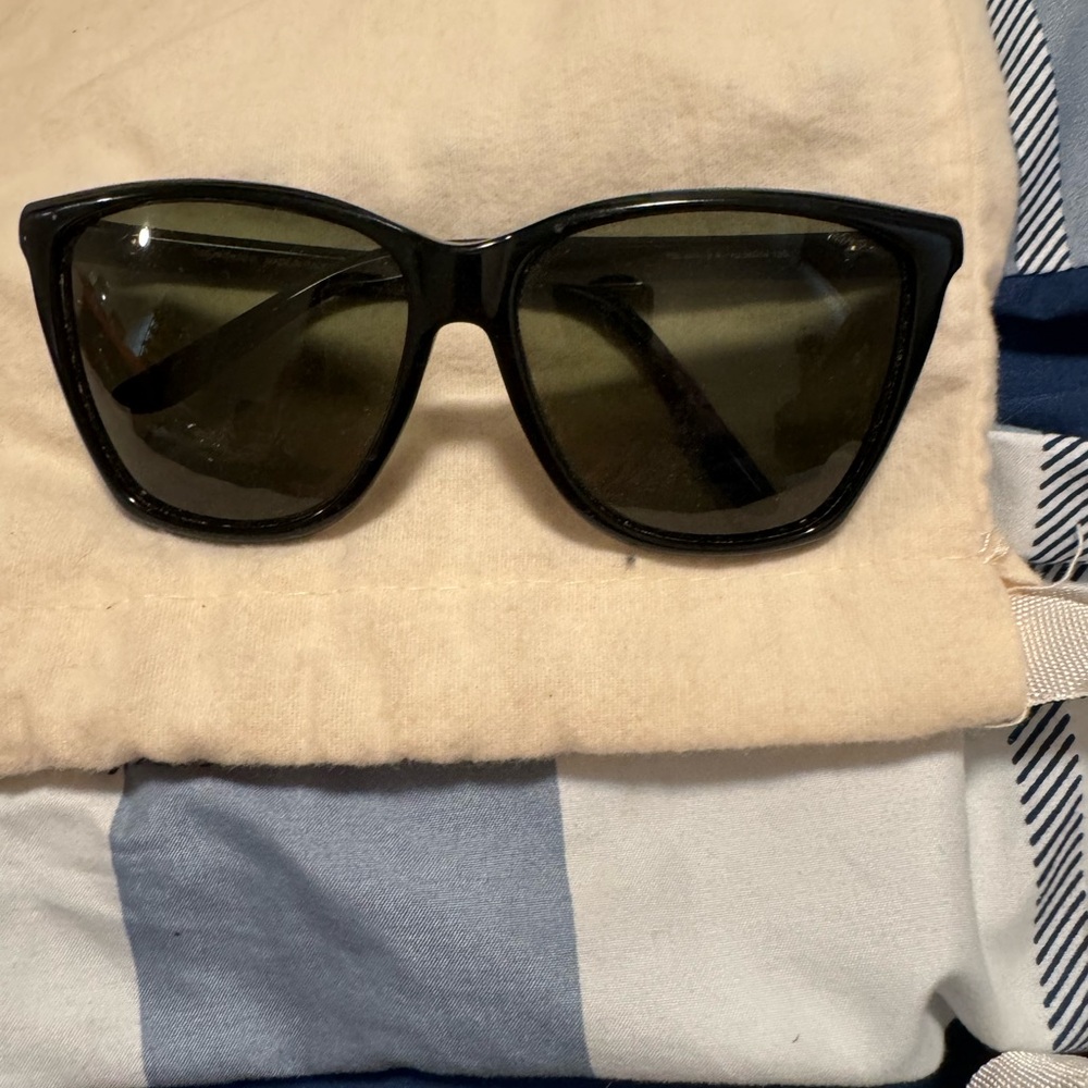 Used Ysl sunglasses has scratches and was previously loved